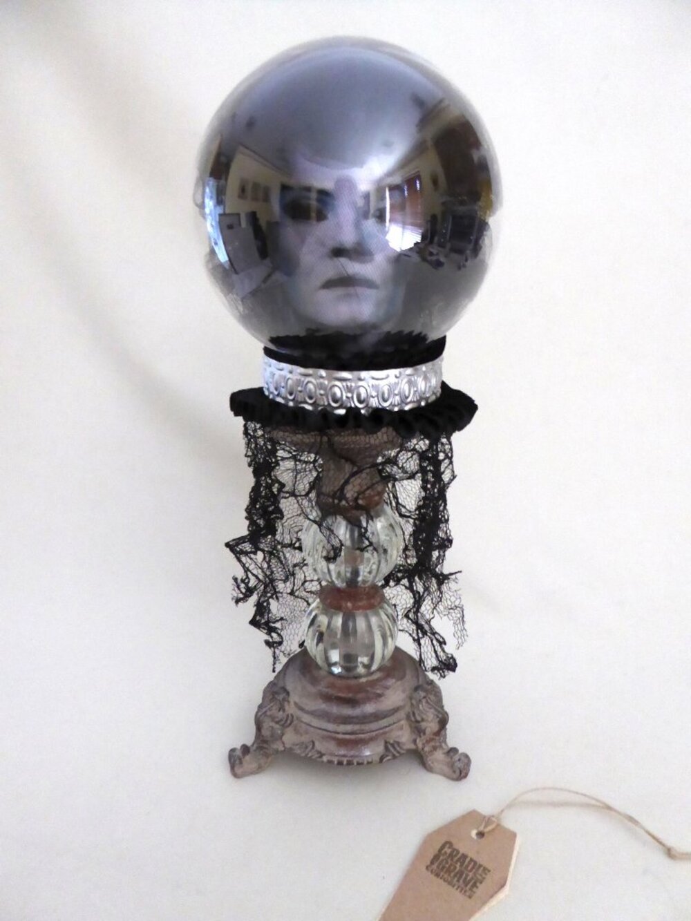 NEW DISNEY HAUNTED MANSION MADAME LEOTA CRYSTAL BALL PROP ODDITY CRYSTAL BALL